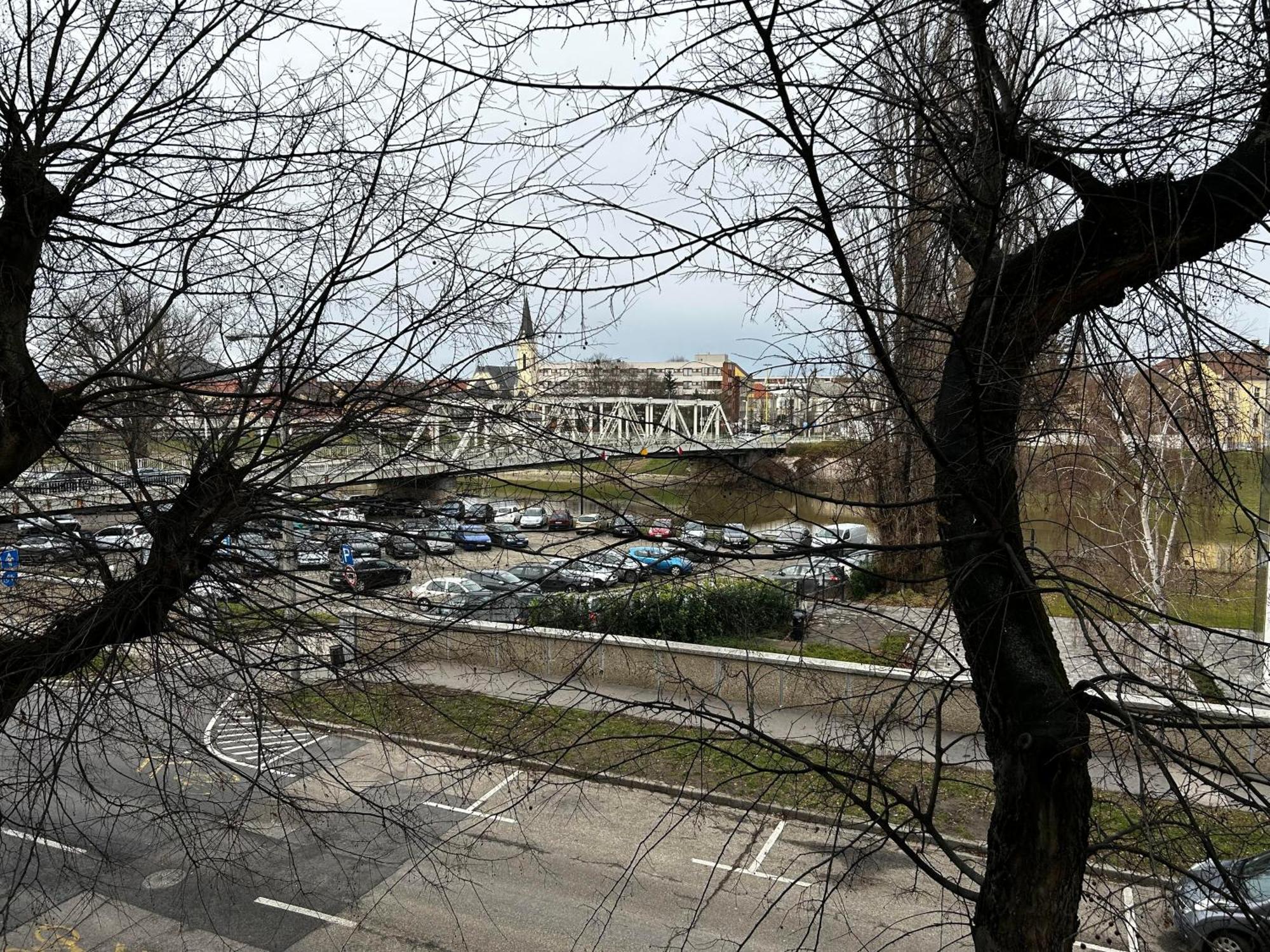 River - Free Parking Győr Exteriör bild
